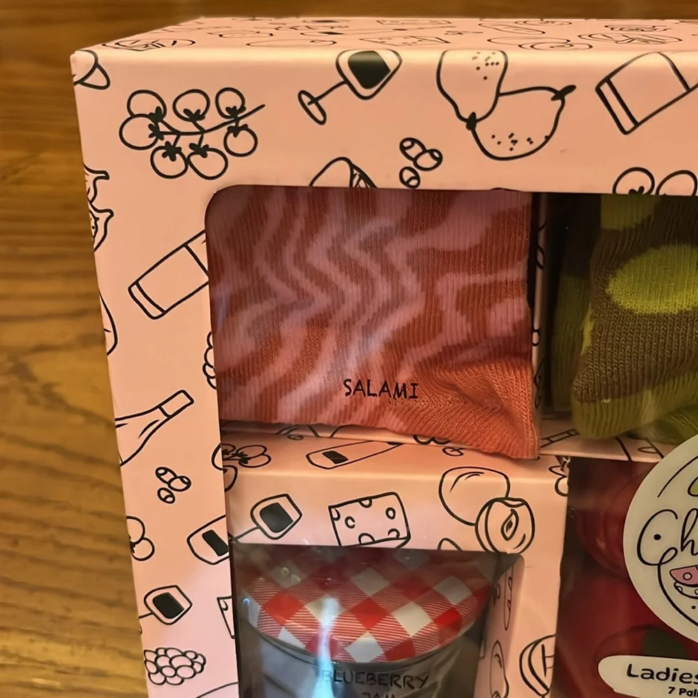 Charcuterie crew socks, NWOT‎